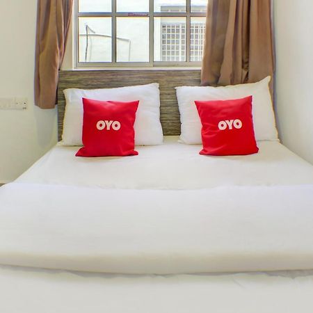 โอโย 90028 รากูลา โฮเต็ล Hotel ยะโฮร์บาห์รู ภายนอก รูปภาพ