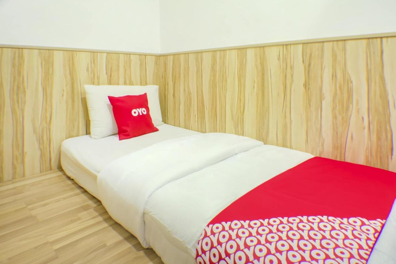 โอโย 90028 รากูลา โฮเต็ล Hotel ยะโฮร์บาห์รู ภายนอก รูปภาพ
