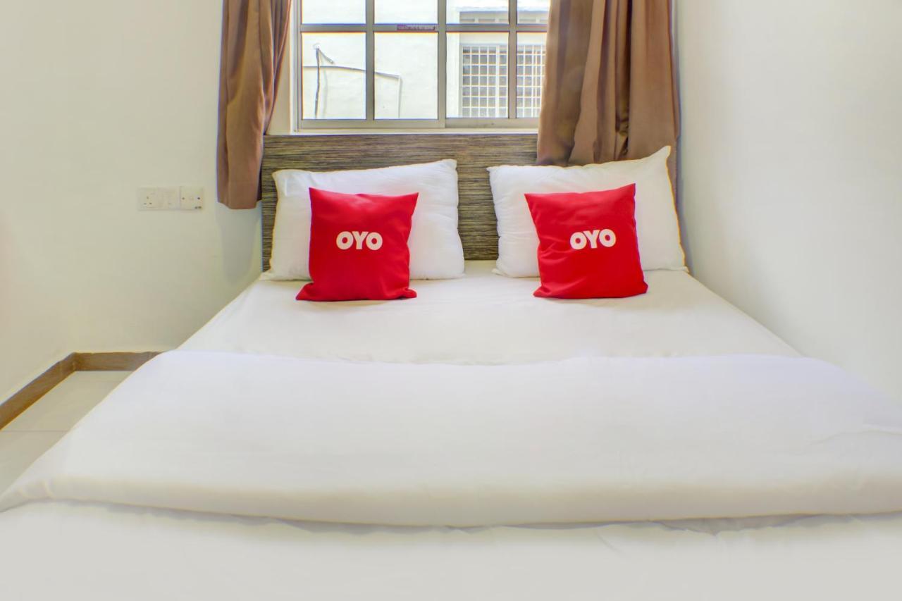 โอโย 90028 รากูลา โฮเต็ล Hotel ยะโฮร์บาห์รู ภายนอก รูปภาพ