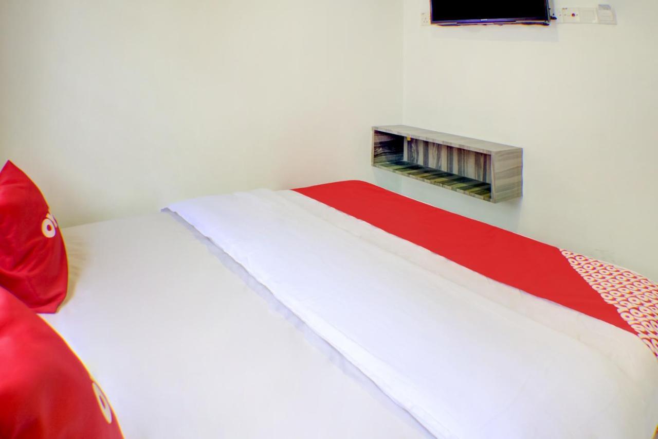 โอโย 90028 รากูลา โฮเต็ล Hotel ยะโฮร์บาห์รู ภายนอก รูปภาพ