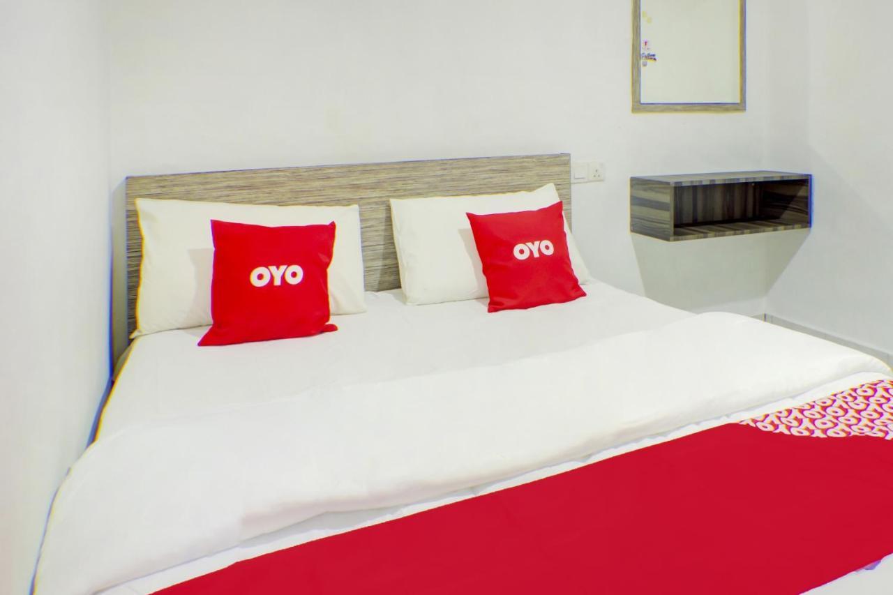 โอโย 90028 รากูลา โฮเต็ล Hotel ยะโฮร์บาห์รู ภายนอก รูปภาพ