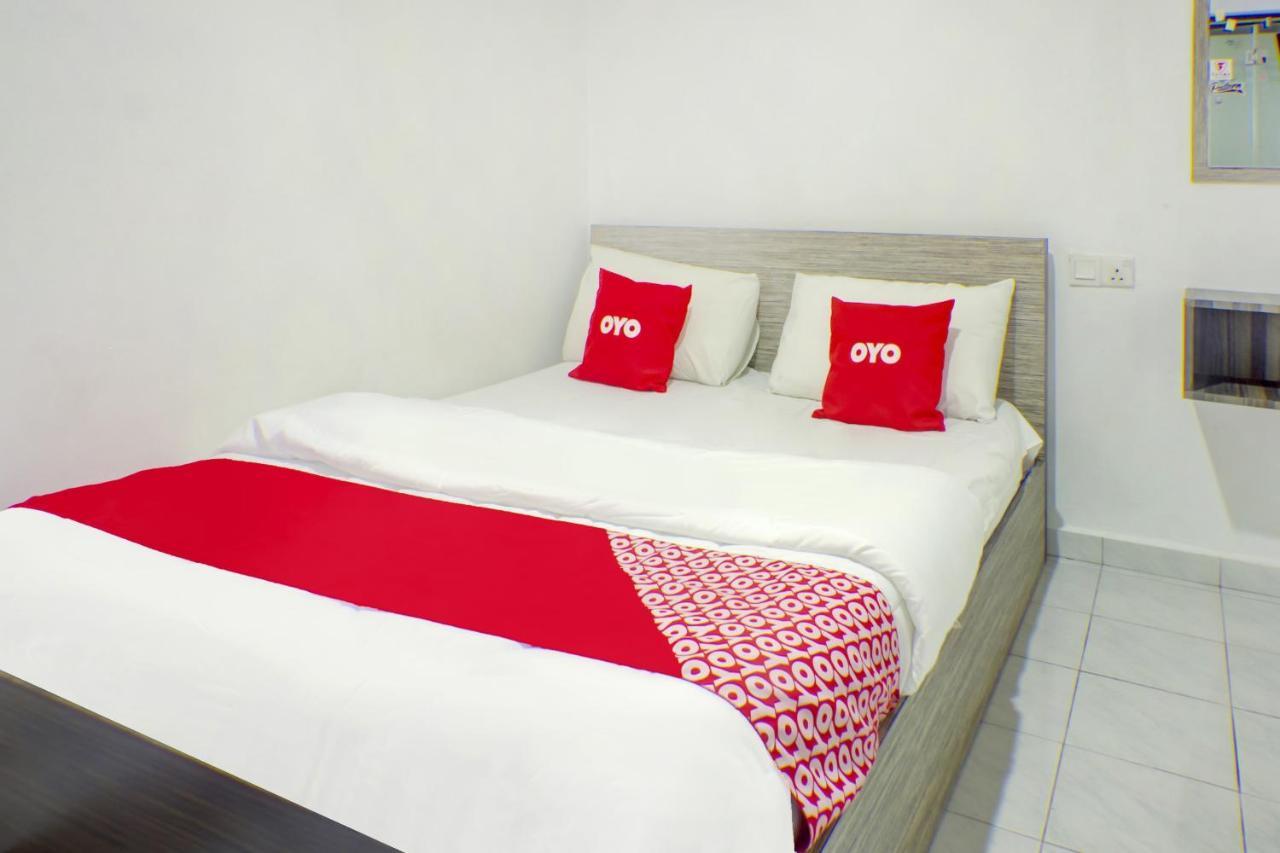 โอโย 90028 รากูลา โฮเต็ล Hotel ยะโฮร์บาห์รู ภายนอก รูปภาพ