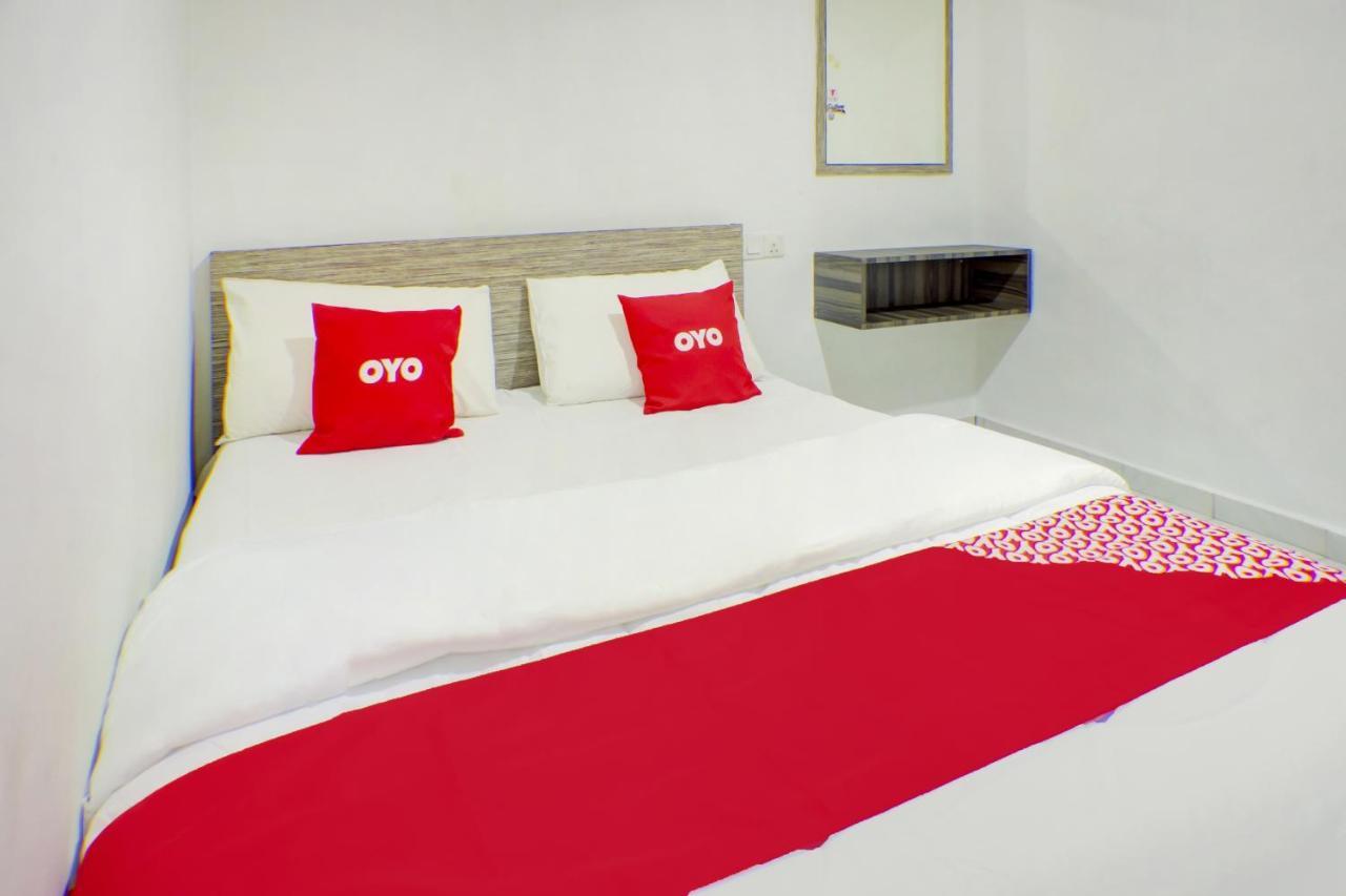 โอโย 90028 รากูลา โฮเต็ล Hotel ยะโฮร์บาห์รู ภายนอก รูปภาพ