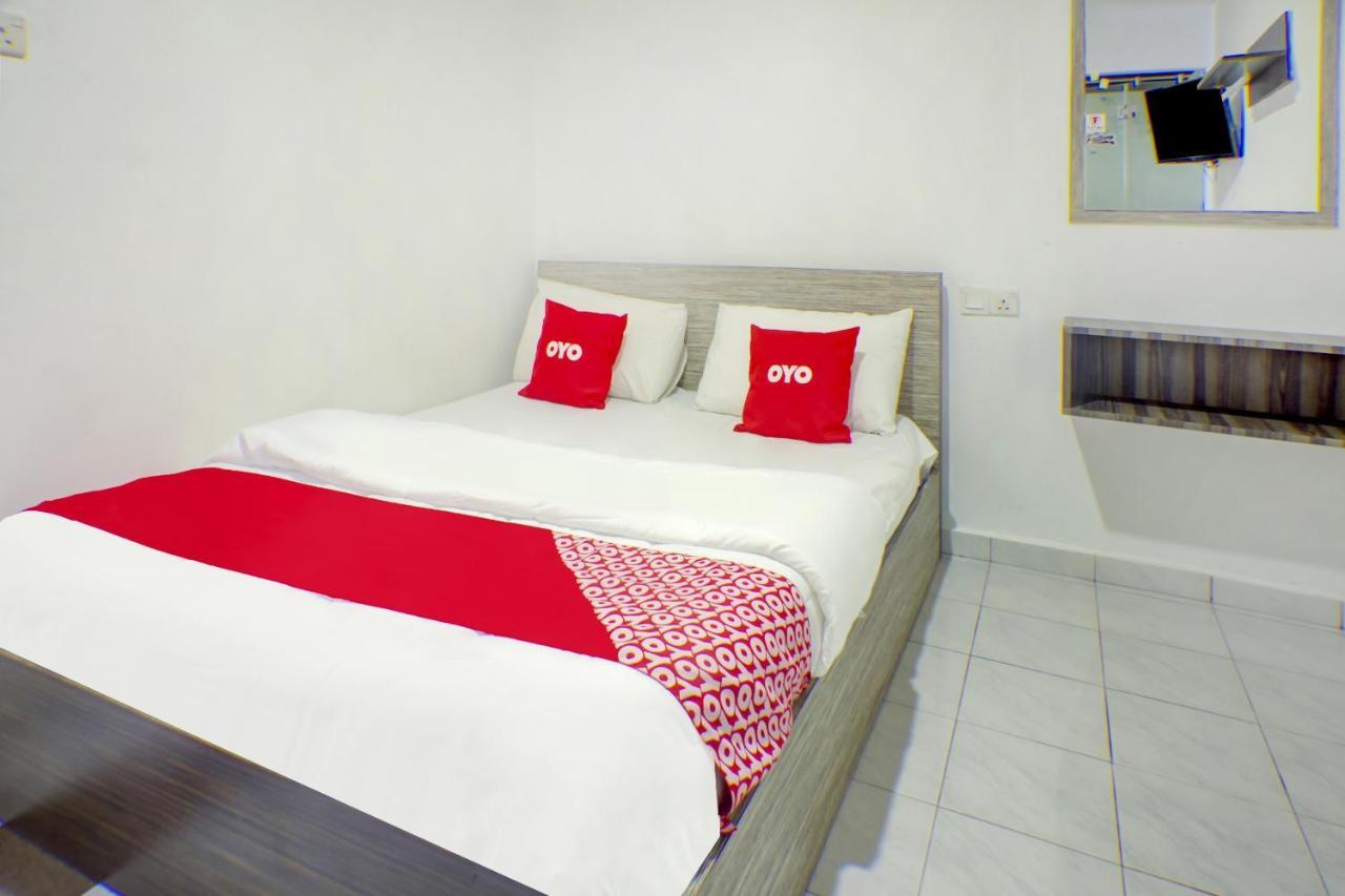 โอโย 90028 รากูลา โฮเต็ล Hotel ยะโฮร์บาห์รู ภายนอก รูปภาพ